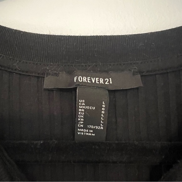 Ribbed T-shirt - Picture 7 of 8